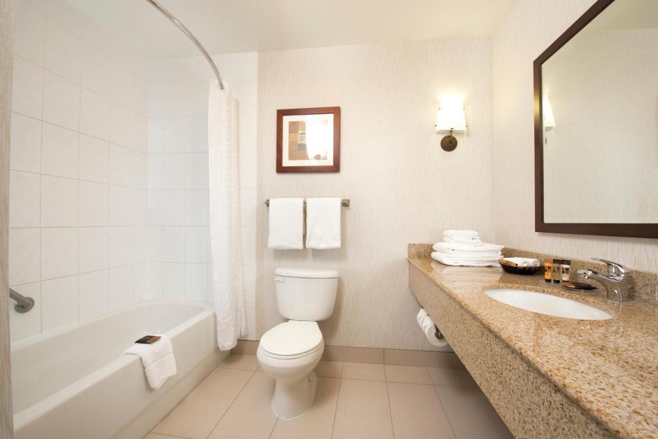 Gold Eagle Lodge North Battleford Esterno foto