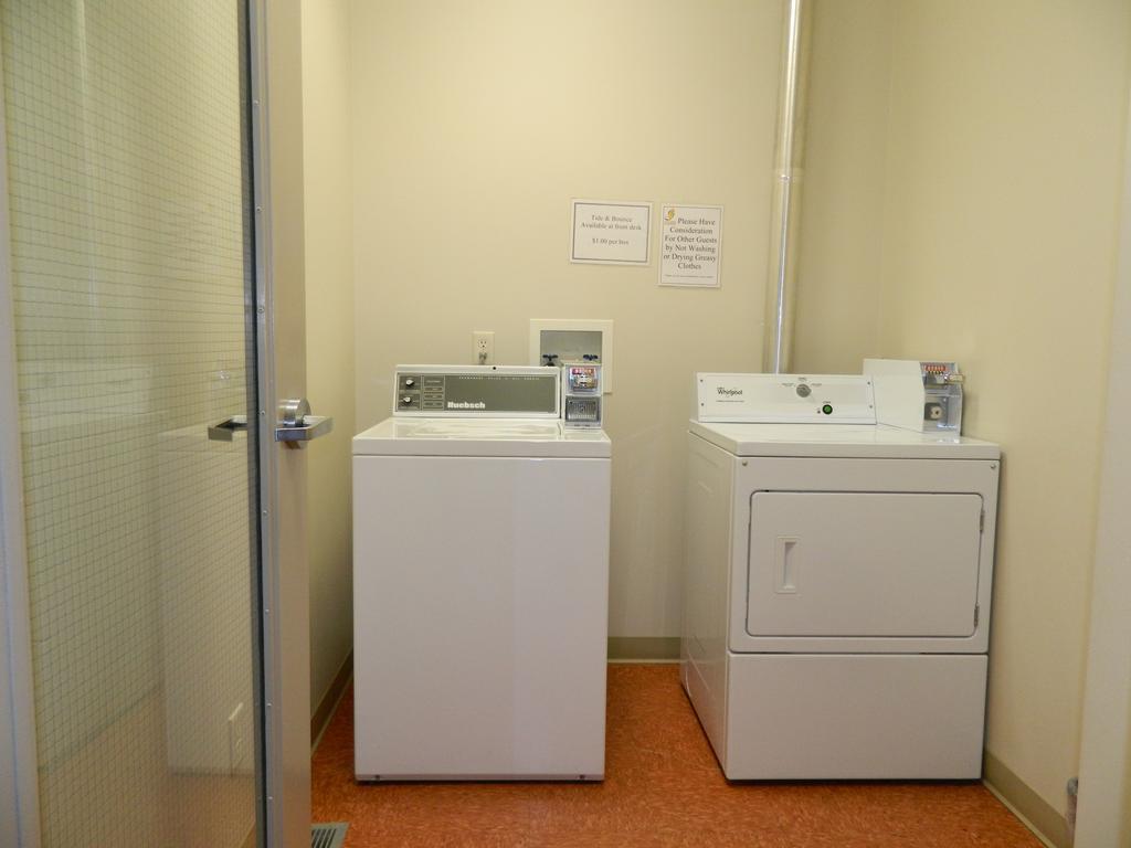 Gold Eagle Lodge North Battleford Esterno foto