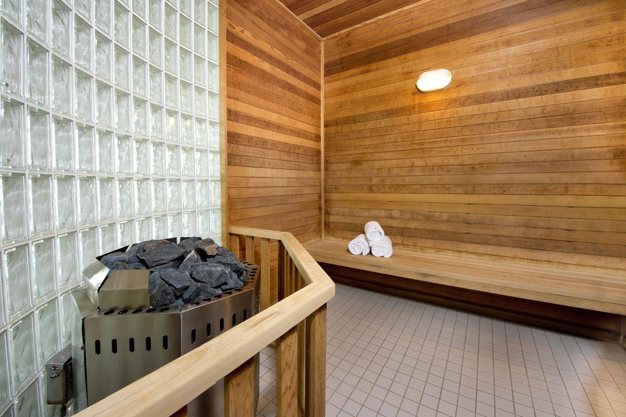 Gold Eagle Lodge North Battleford Esterno foto